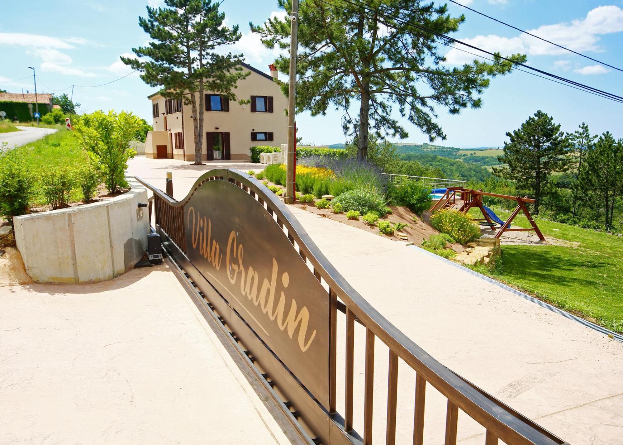 Luxury Villa Gradin Gracisce Exterior photo
